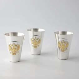 Набор серебряных стопок «Герб» с золочением из 3 предметов