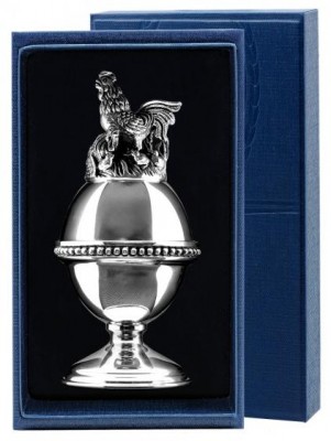 891СЛ00001 Серебряная солонка-подставка для яйца «Петух» в подарочном футляре