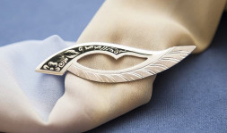 Серебряная брошь «Поцелуй лета» с чернением