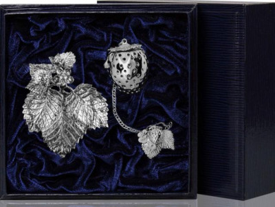 Серебряный набор для чая «Ягодка»