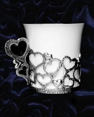Серебряная кофейная чашка «Сердечко» с чернением
