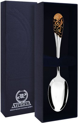 715ЛЖ03008 Серебряная чайная ложка «Роза» с золочением и черной эмалью в подарочном футляре