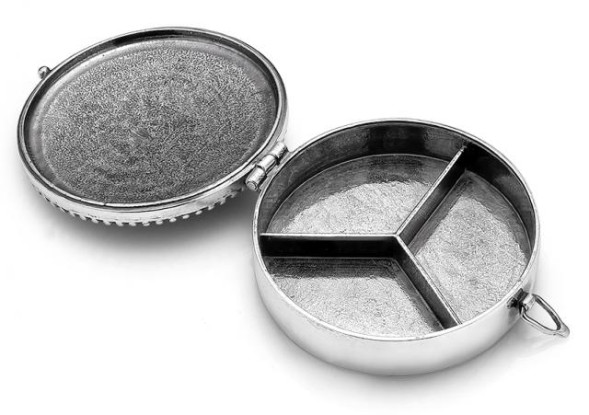 930966 Серебряная таблетница