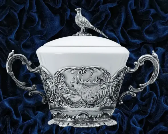 879СХ16806 Серебряная сахарница с крышкой «Королевская охота»