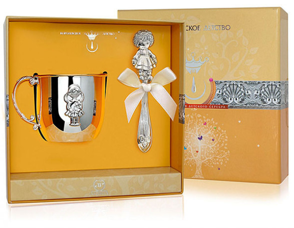 РИ83НБ05801 Набор детского серебра с кружкой «Девочка» и погремушкой
