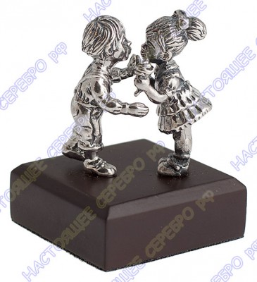 991577-д Серебряная миниатюра «Влюбленные» в подарочном футляре