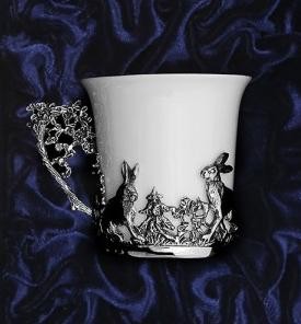 Серебряная кофейная чашка «Зайцы» c чернением